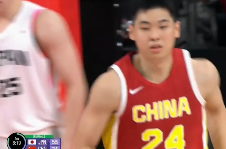 真不容易！崔永熙下半场急停中投+篮下虚晃放篮 连得4分止血